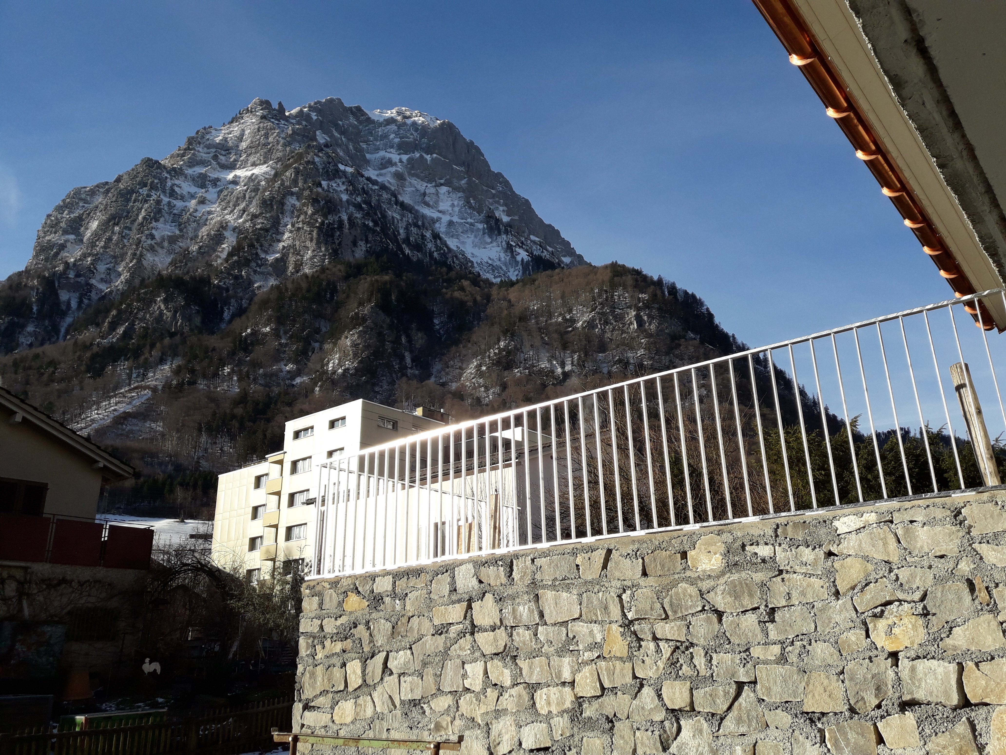 Staketengeländer Feuerverzinkt Glarus ohne Solarmodule Staketengeländer Feuerverzinkt Glarus ohne Solarmodule