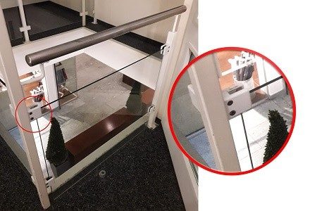 Glasfüllung verrutscht in Klemmhalter Glasfüllung aus Glashaltern gerutscht
